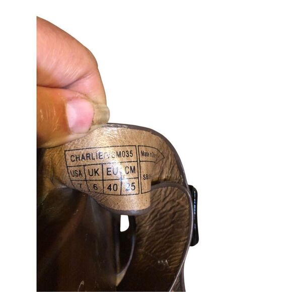 Vionic Ludlow Charlie is a stylish sandal for men that is easy to slide on and o - Picture 10 of 10